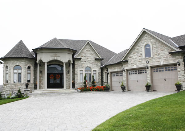 Uni-vative Designs Inc. Custom Homes