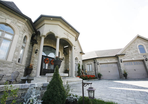 Uni-vative Designs Inc. Custom Homes