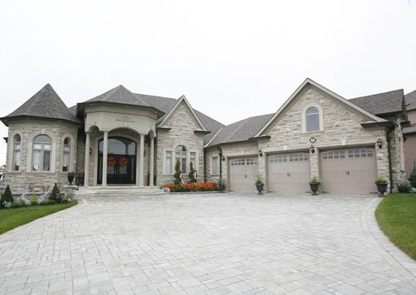 Uni-vative Designs Inc. Custom Homes