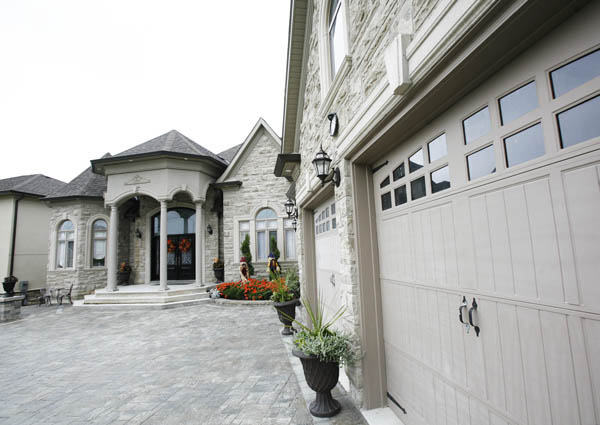 Uni-vative Designs Inc. Custom Homes